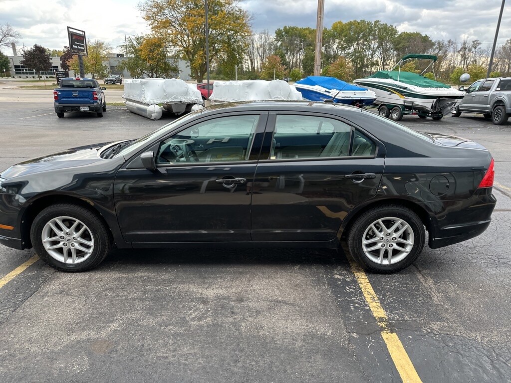 2012 Ford Fusion S photo 3