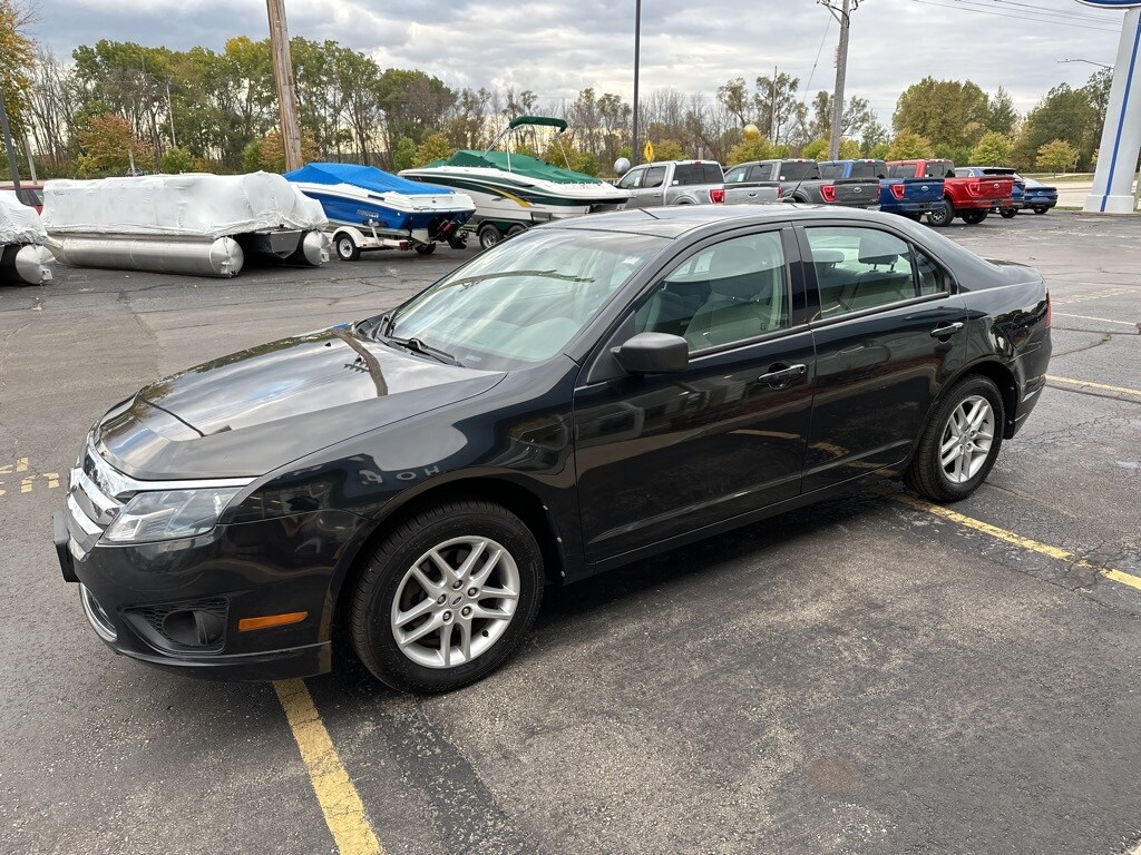 2012 Ford Fusion S photo 2