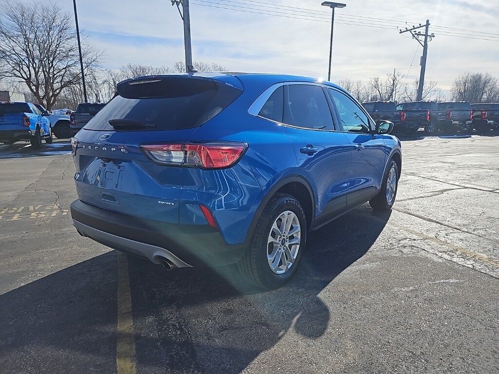 2021 Ford Escape SE photo 3