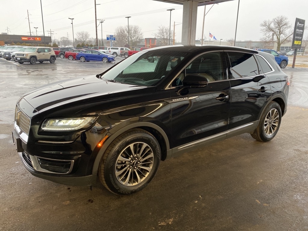 Used 2019 Lincoln Nautilus Select with VIN 2LMPJ8K98KBL66862 for sale in Brillion, WI