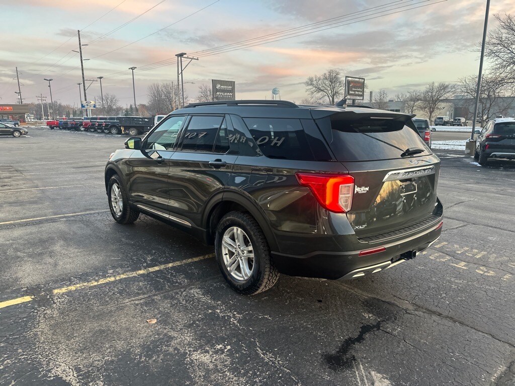 2023 Ford Explorer XLT photo 3