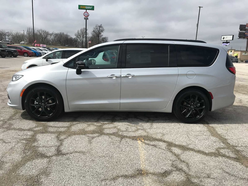 New 2026 Chrysler Pacifica SELECT Passenger Van