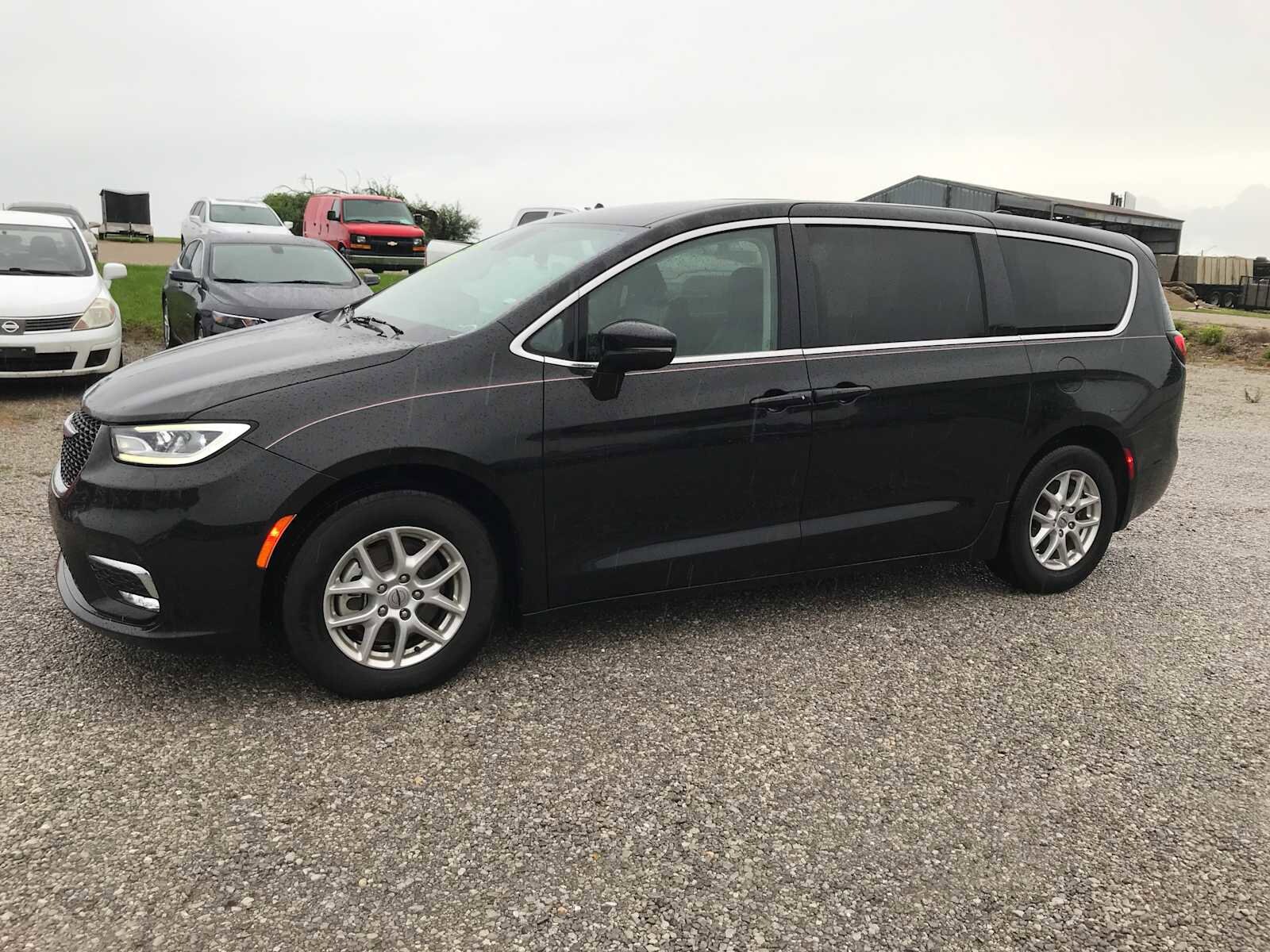 2023 Chrysler Pacifica Touring L photo 2