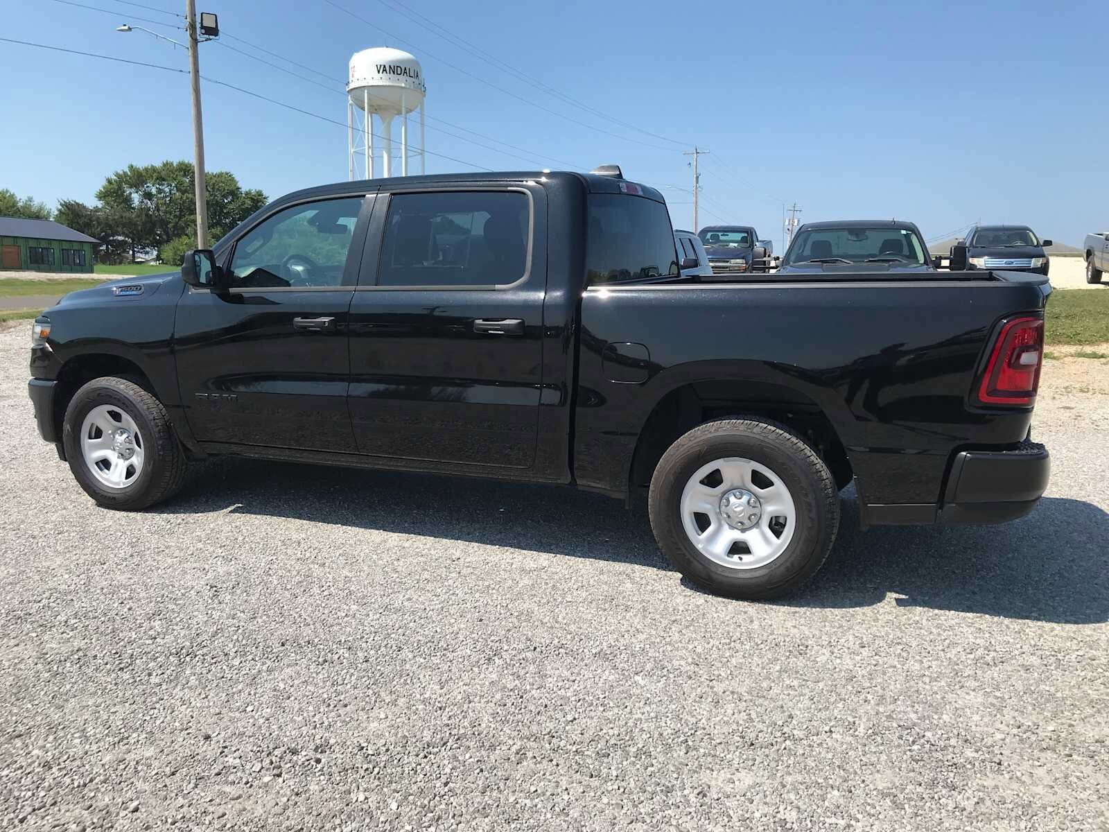 2025 Ram 1500 Tradesman photo 3