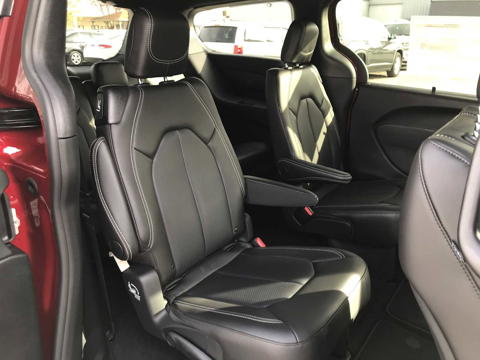 2026 Chrysler Pacifica Select - Photo 32