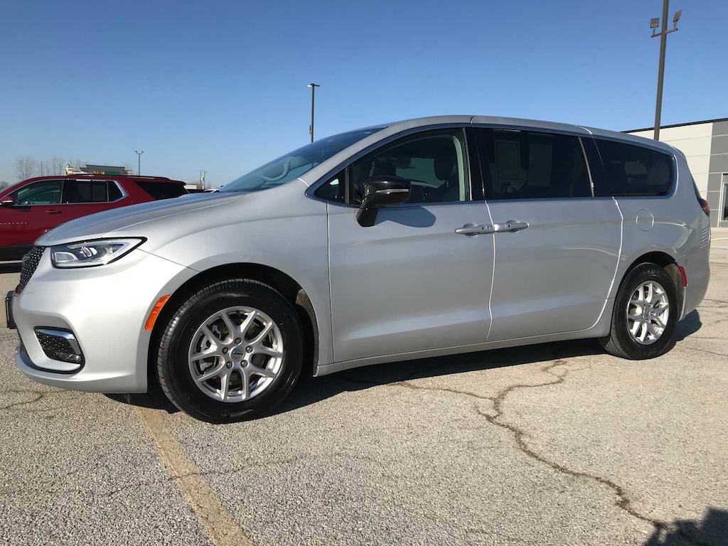 Used 2024 Chrysler Pacifica Touring L Van Passenger Van