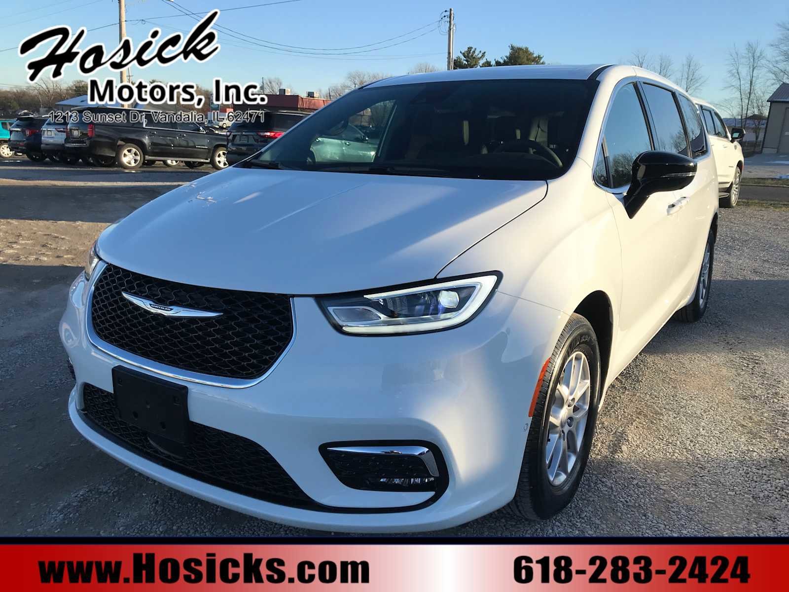 2026 Chrysler Pacifica Select's photo