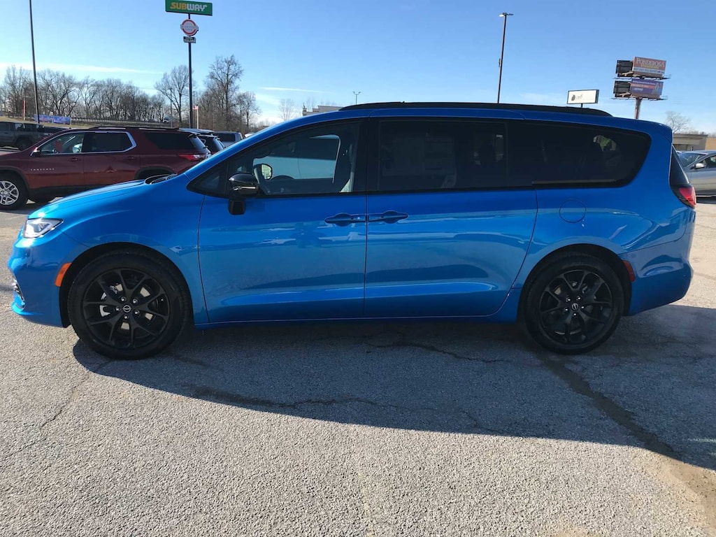 New 2026 Chrysler Pacifica SELECT Passenger Van