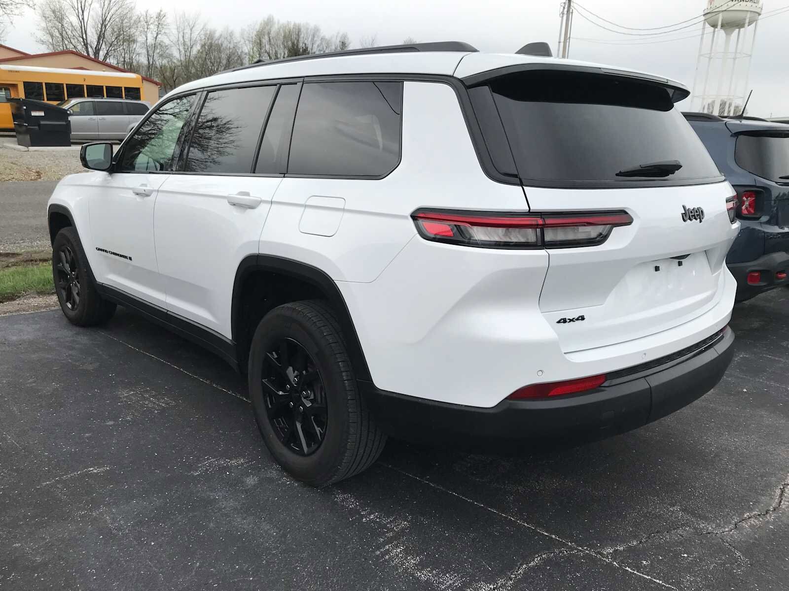 2024 Jeep Grand Cherokee L photo 2