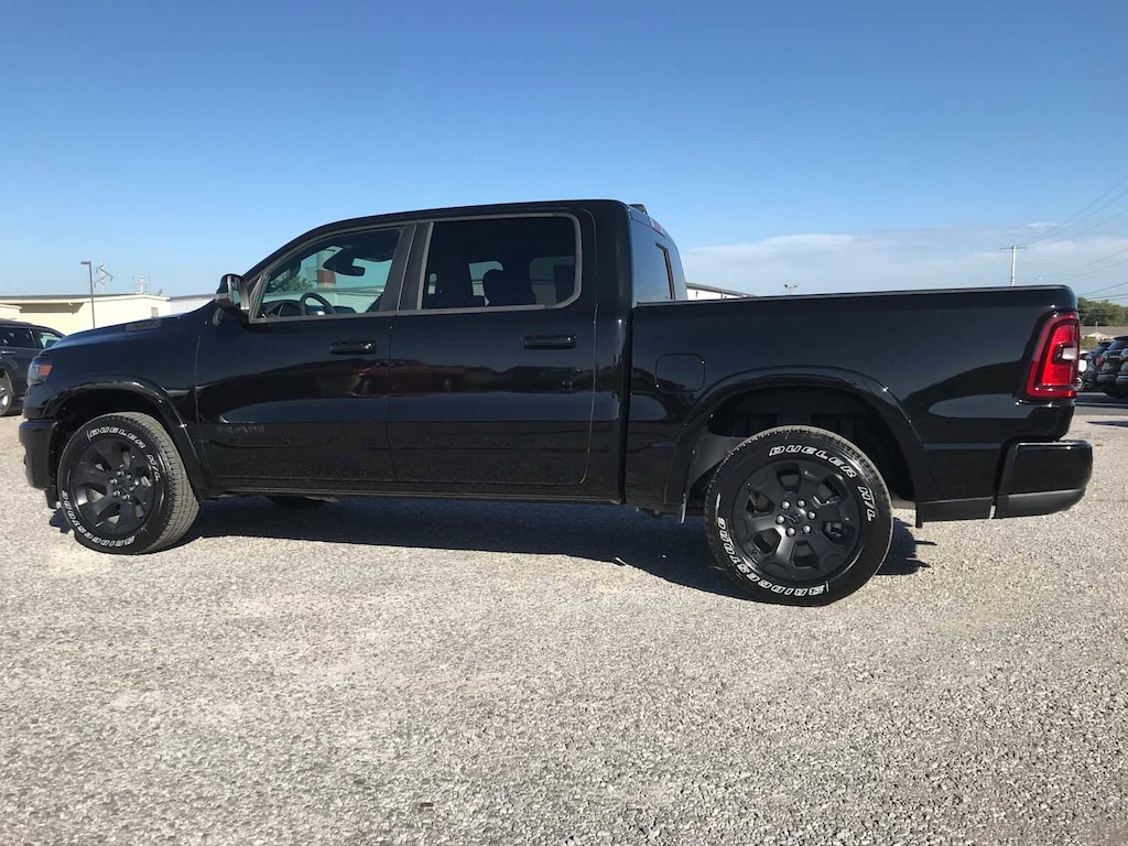 New 2025 Ram 1500 BIG HORN CREW CAB 4X4 5'7 BOX Pickup