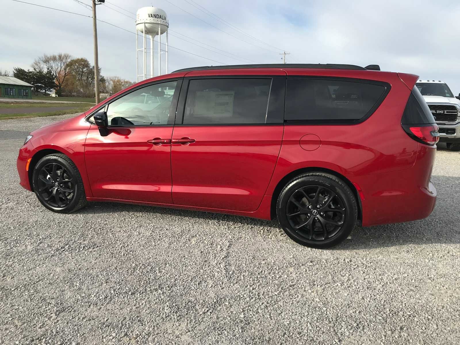 2026 Chrysler Pacifica Select - Photo 3