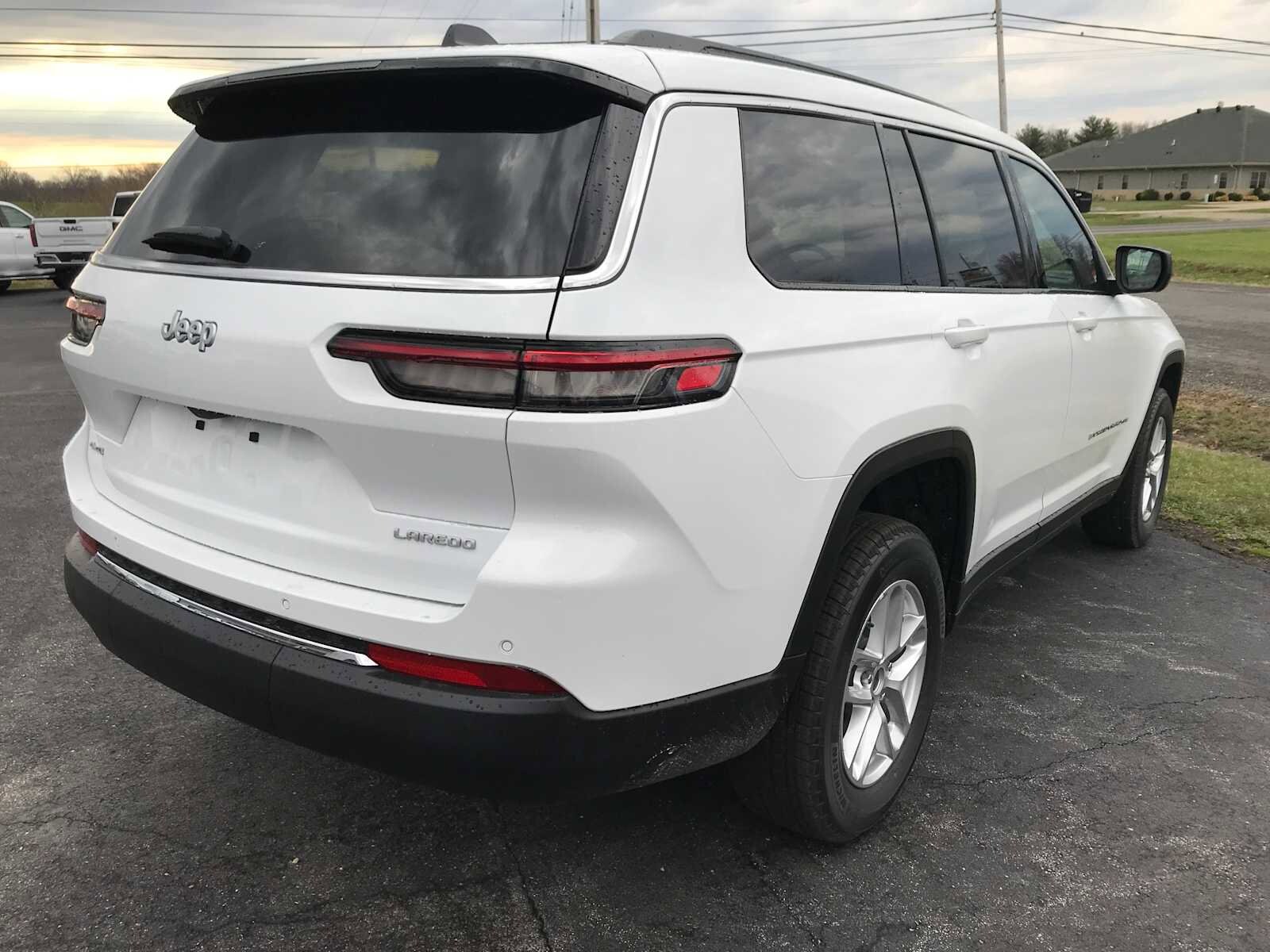 2025 Jeep Grand Cherokee Laredo photo 4