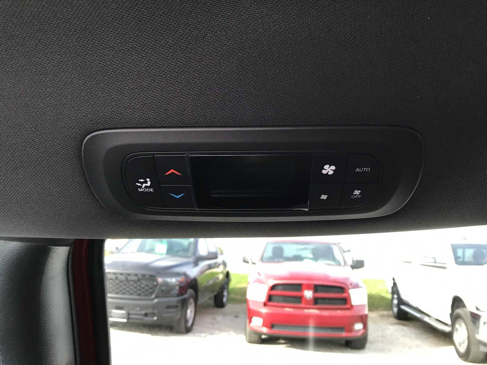 2026 Chrysler Pacifica Select - Photo 28