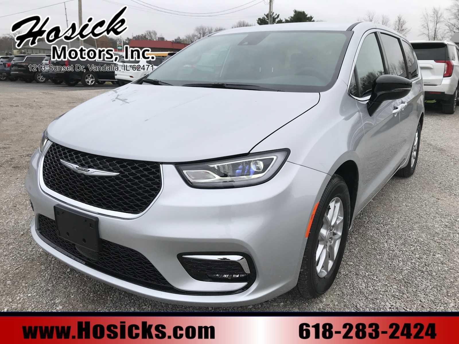 2026 Chrysler Pacifica Select's photo