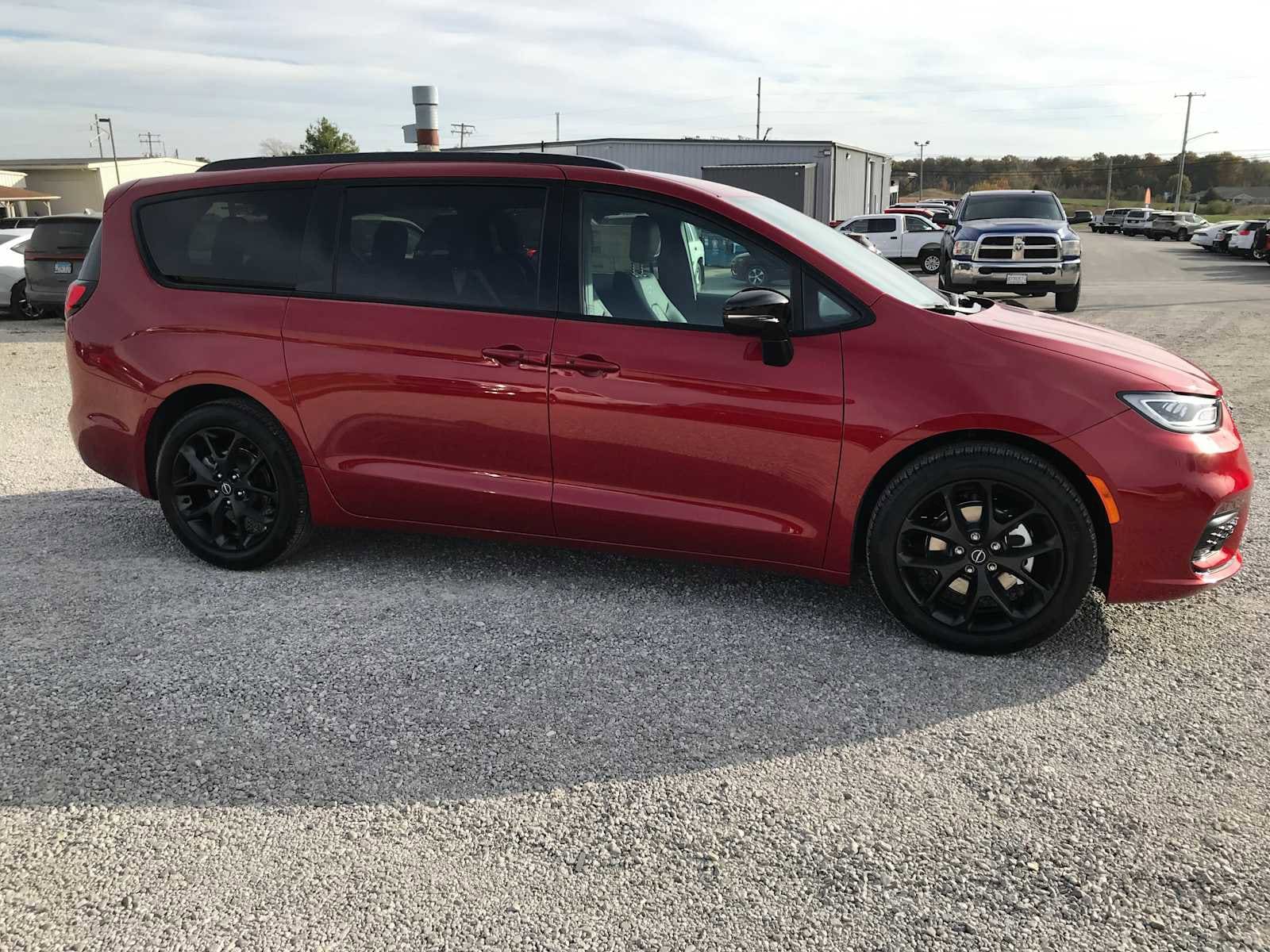 2026 Chrysler Pacifica Select - Photo 9