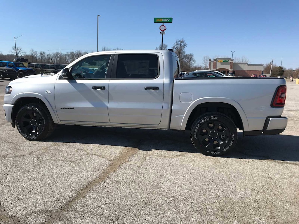 New 2026 Ram 1500 BIG HORN CREW CAB 4X4 5'7 BOX Pickup