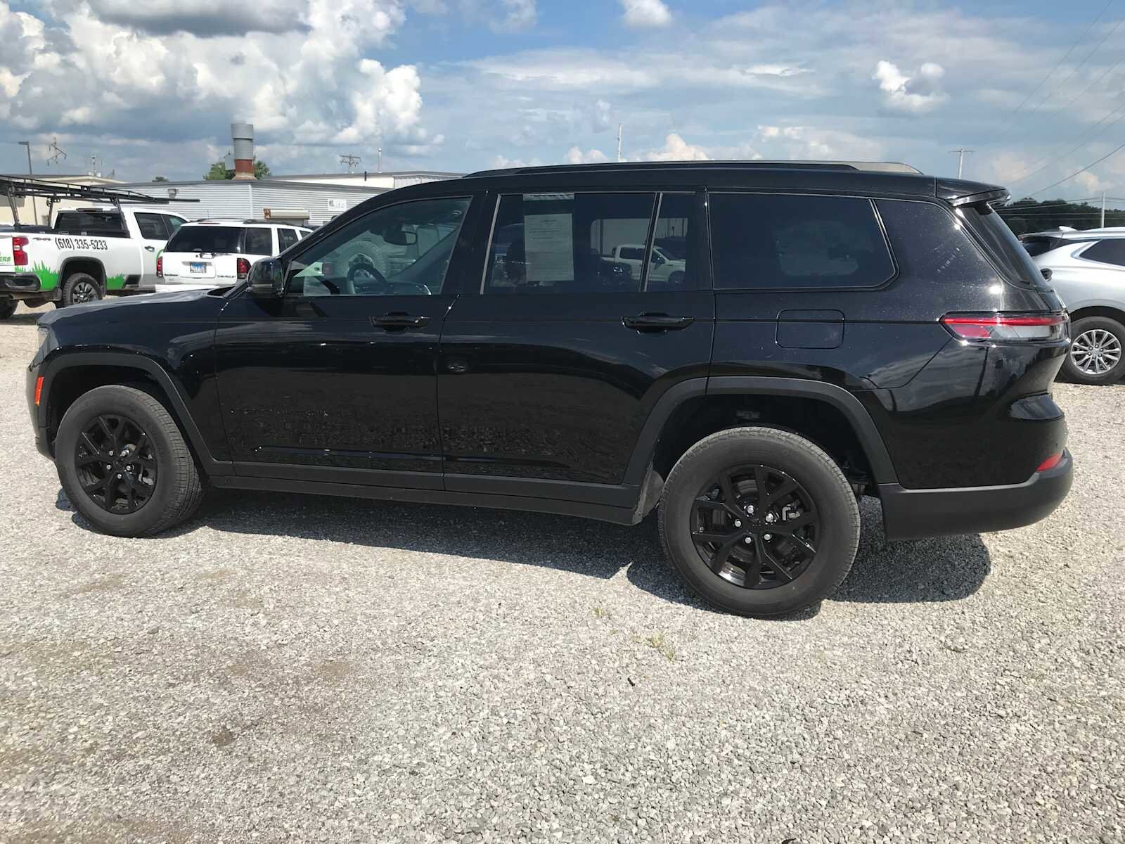 2024 Jeep Grand Cherokee Laredo photo 3