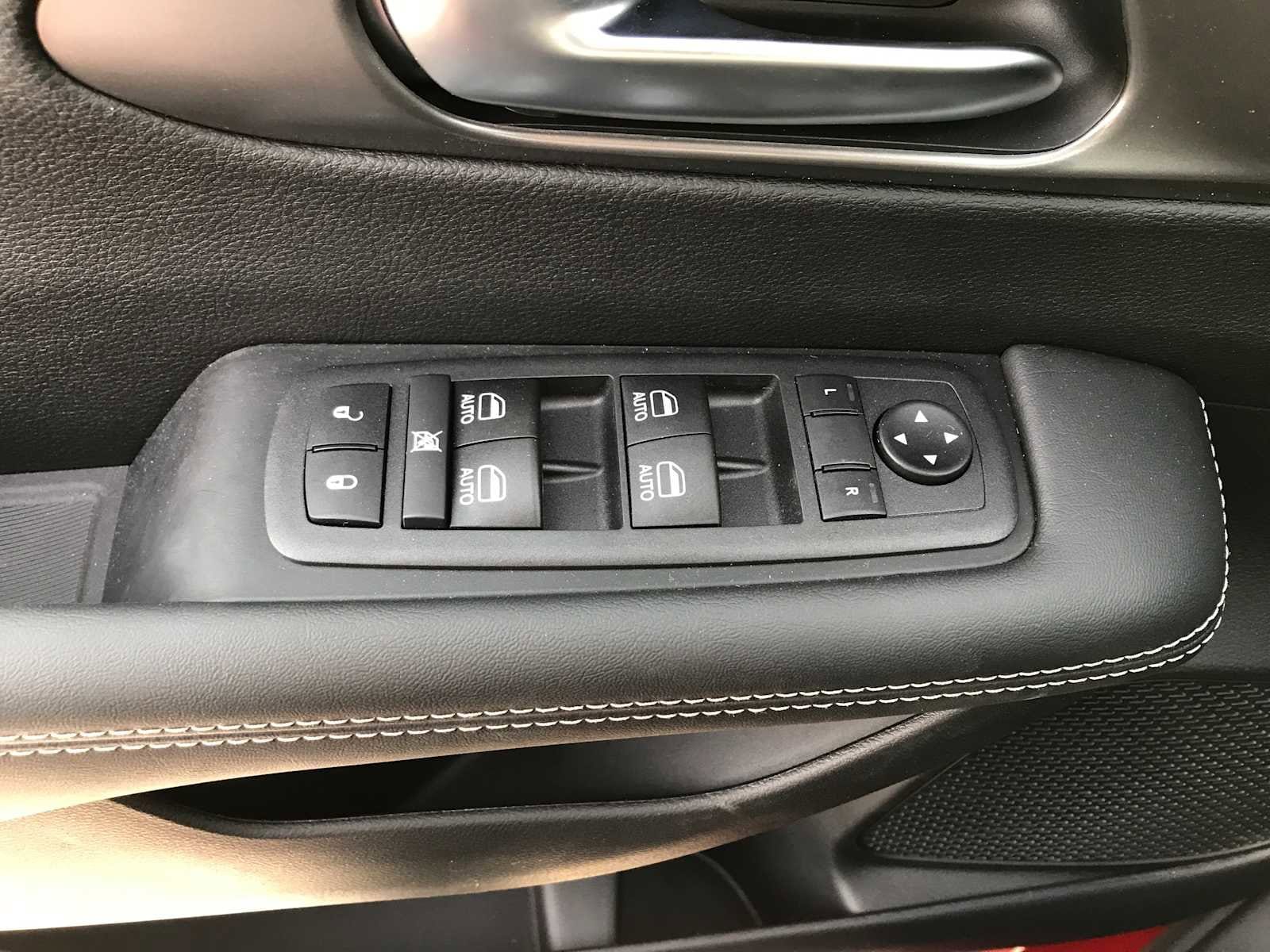 2026 Chrysler Pacifica Select - Photo 25