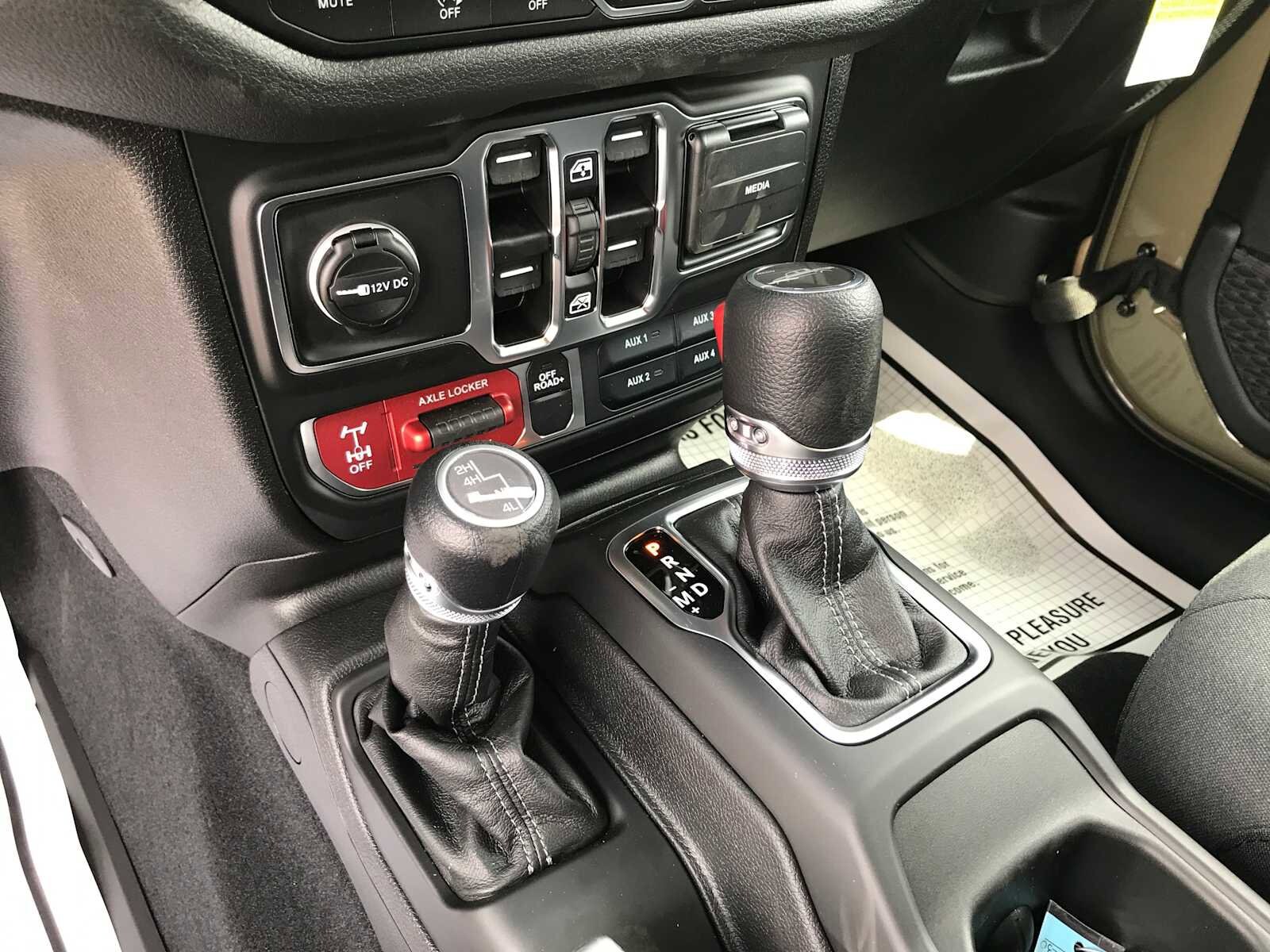 2025 Jeep Gladiator Willys - Photo 23