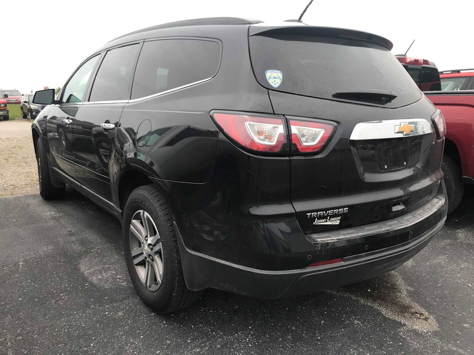 2017 Chevrolet Traverse 1LT photo 2