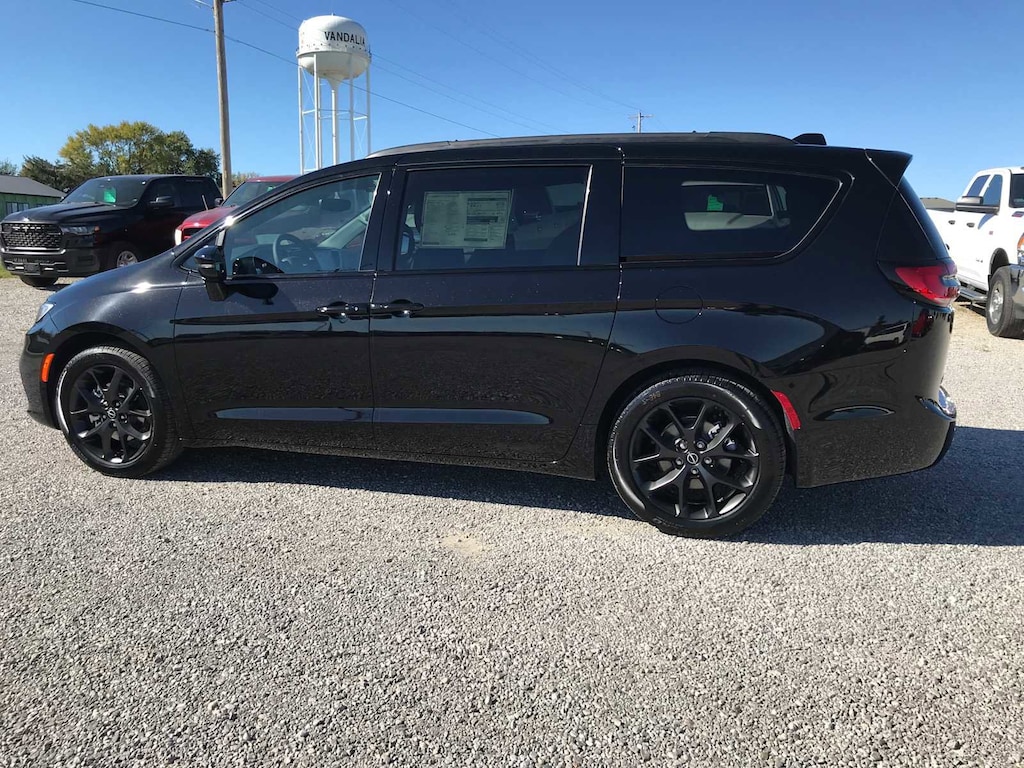 New 2026 Chrysler Pacifica SELECT Passenger Van