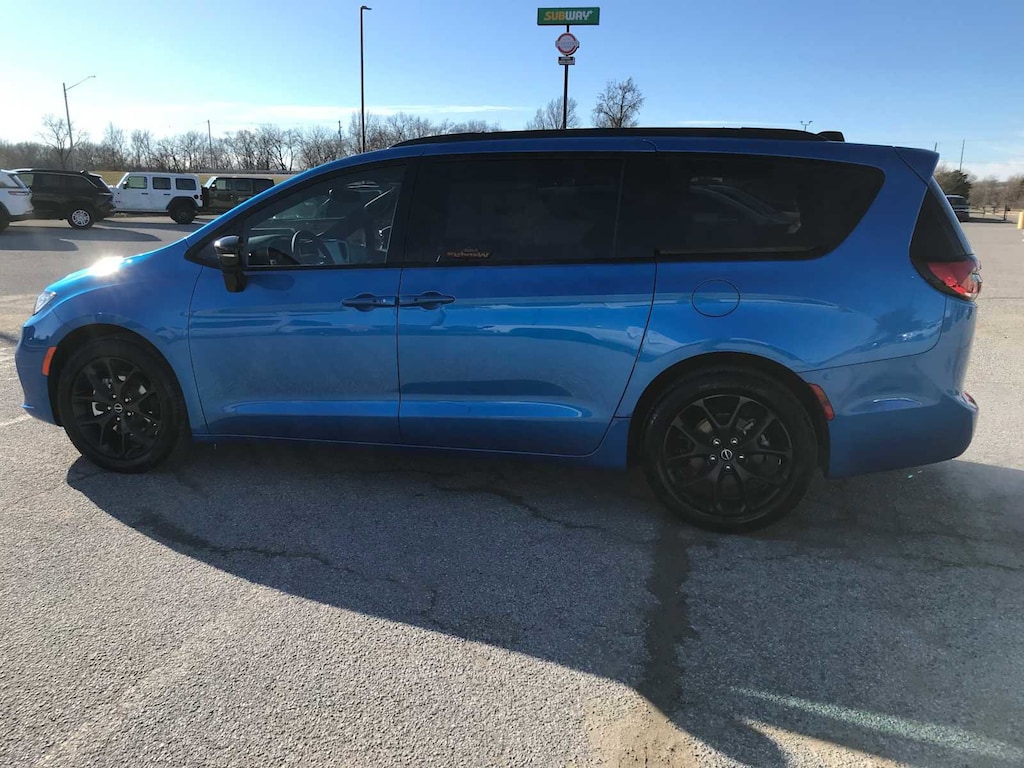 New 2026 Chrysler Pacifica SELECT Passenger Van