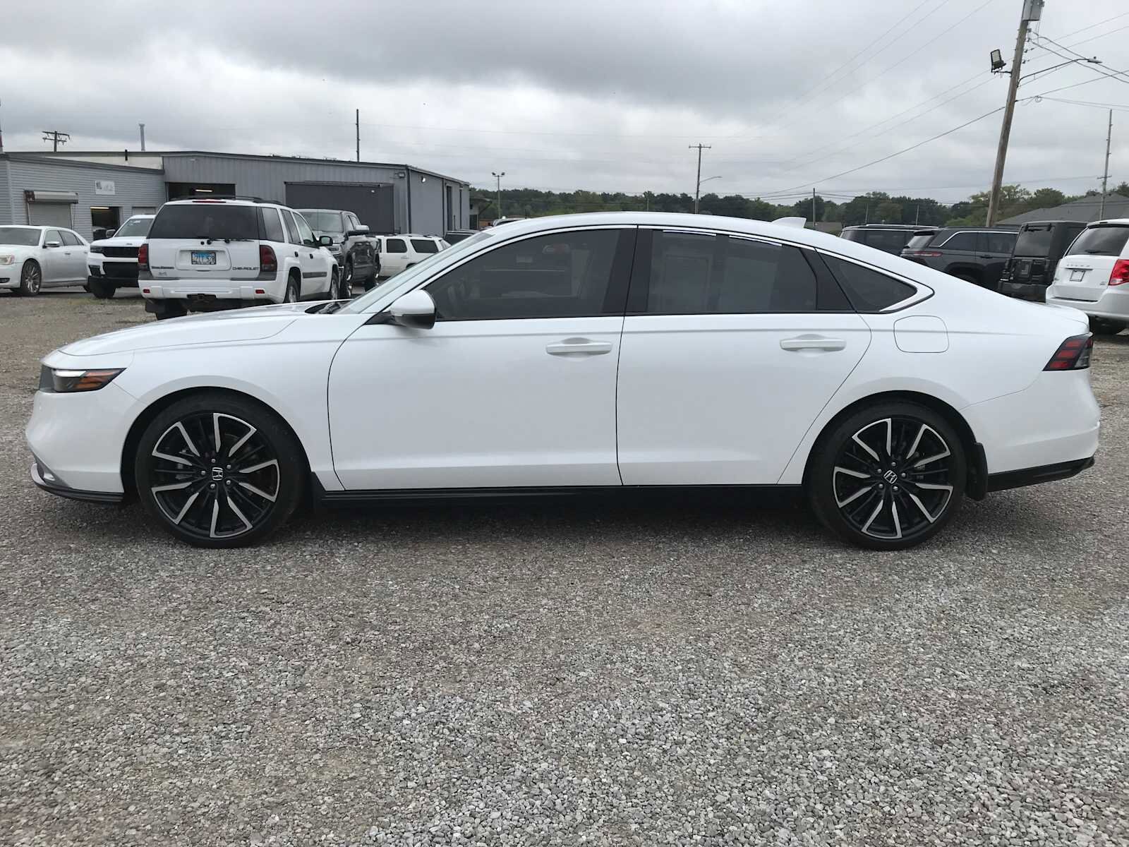 2023 Honda Accord Hybrid Touring photo 3