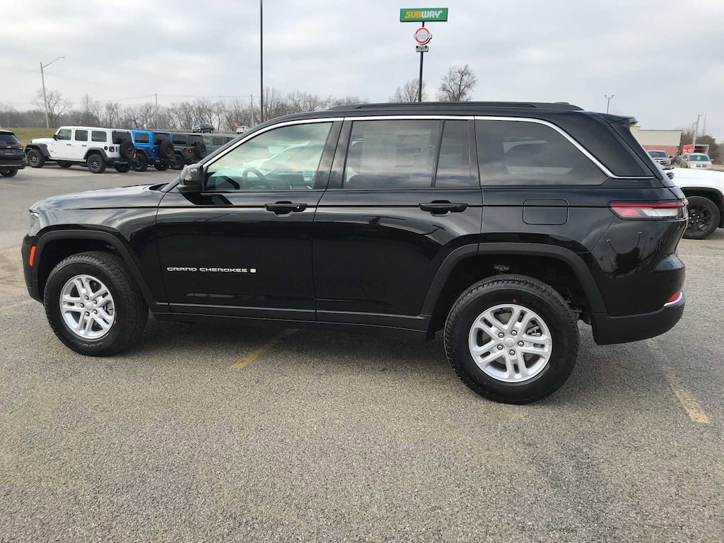 New 2025 Jeep Grand Cherokee LAREDO 4X4 Sport Utility