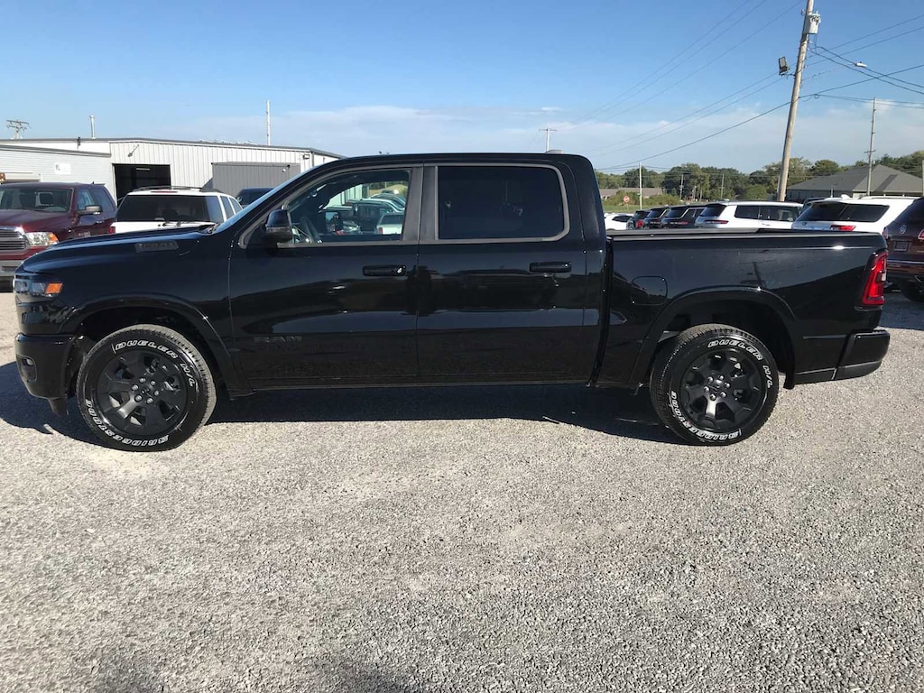 New 2025 Ram 1500 BIG HORN CREW CAB 4X4 5'7 BOX Pickup