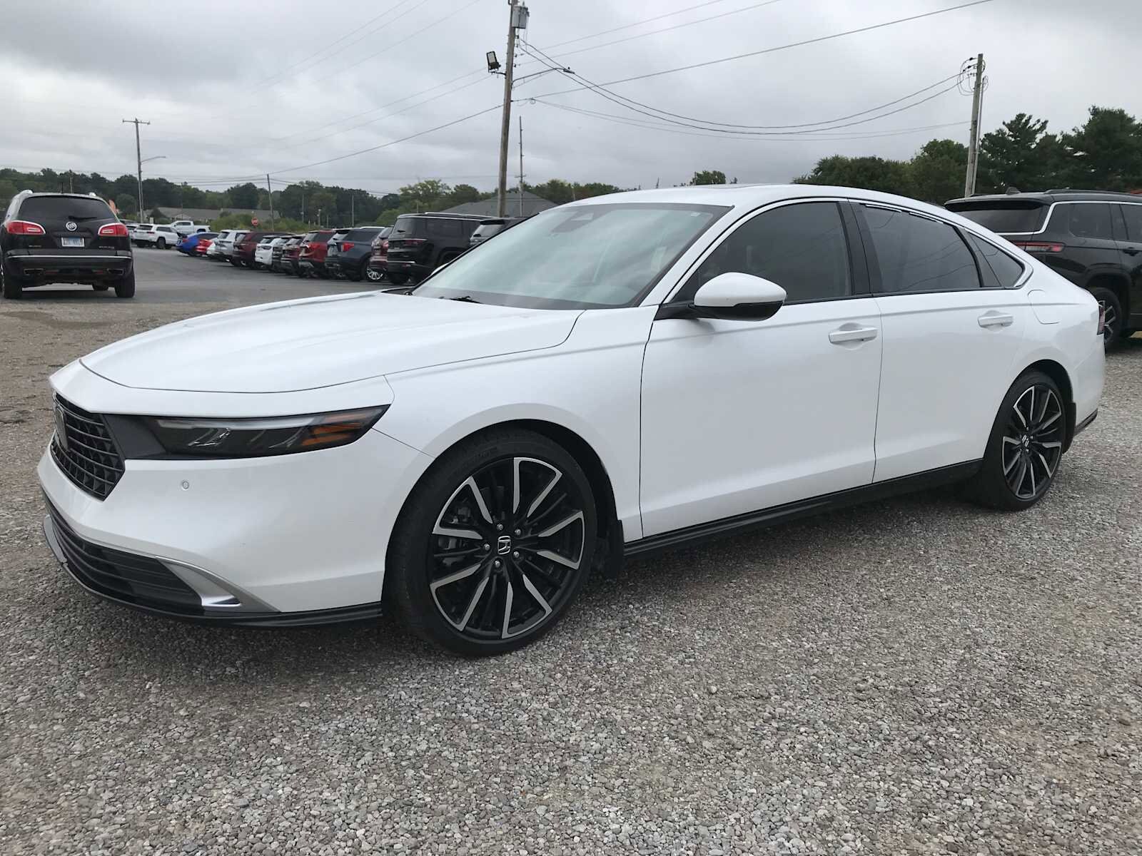 2023 Honda Accord Hybrid Touring photo 2