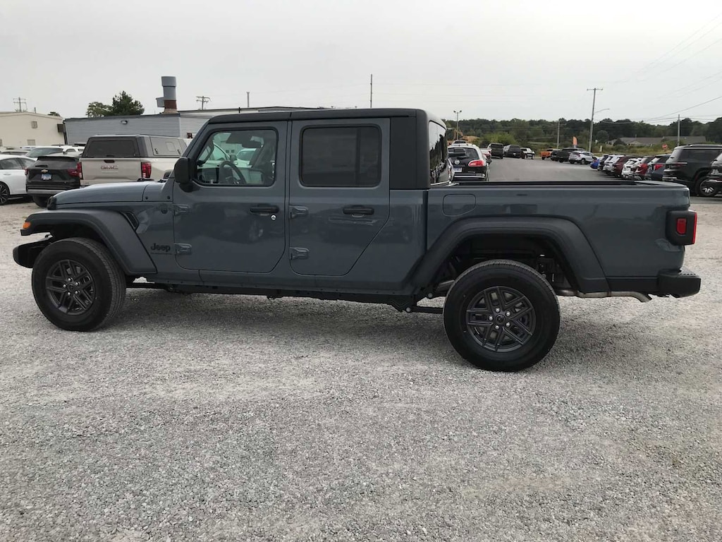New 2025 Jeep Gladiator SPORT S 4X4 Pickup