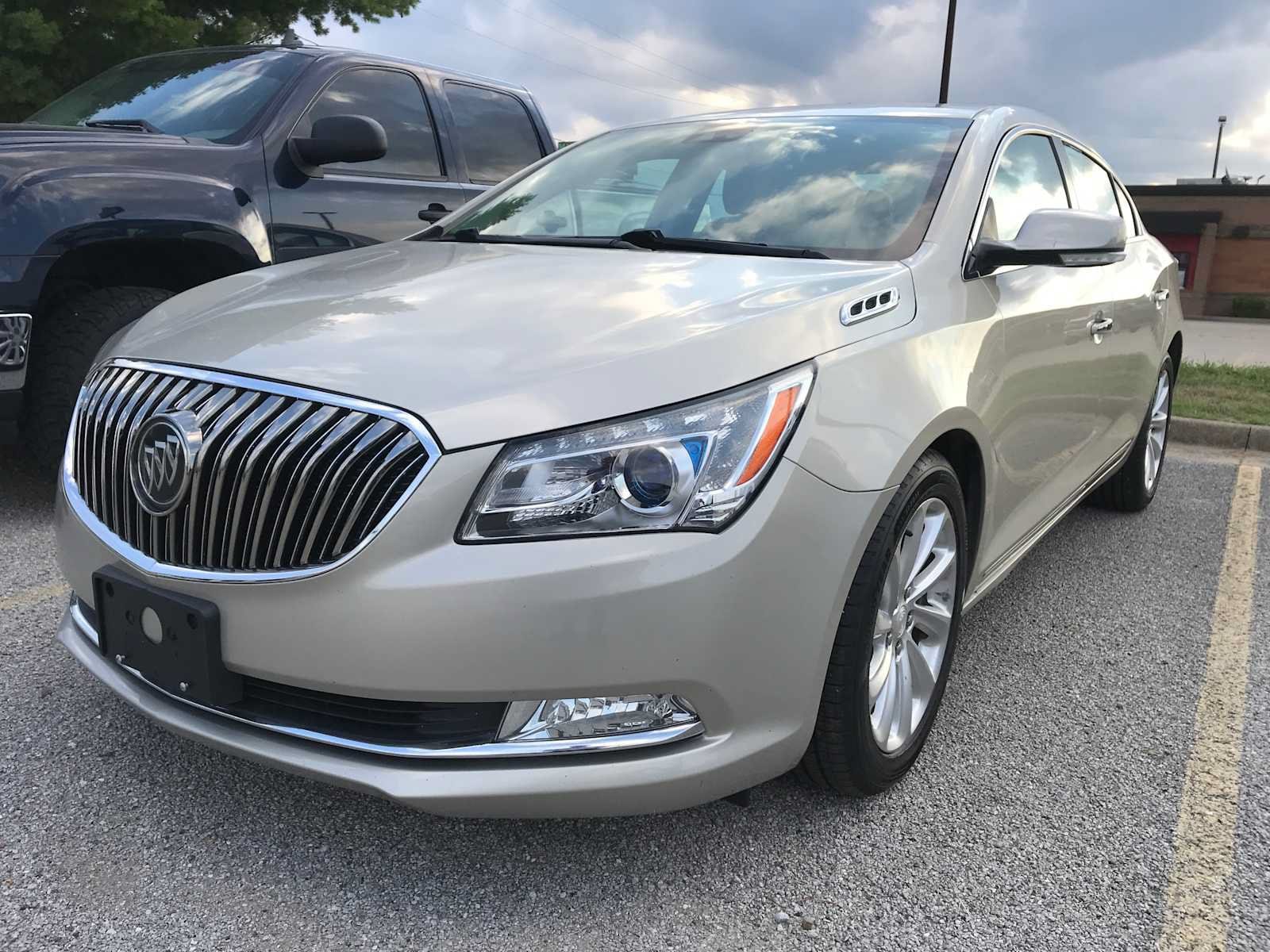 Used 2016 Buick LaCrosse Premium 1 with VIN 1G4GD5G39GF100018 for sale in Vandalia, IL