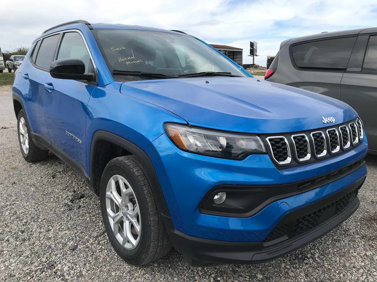 2024 Jeep Compass Latitude photo 3