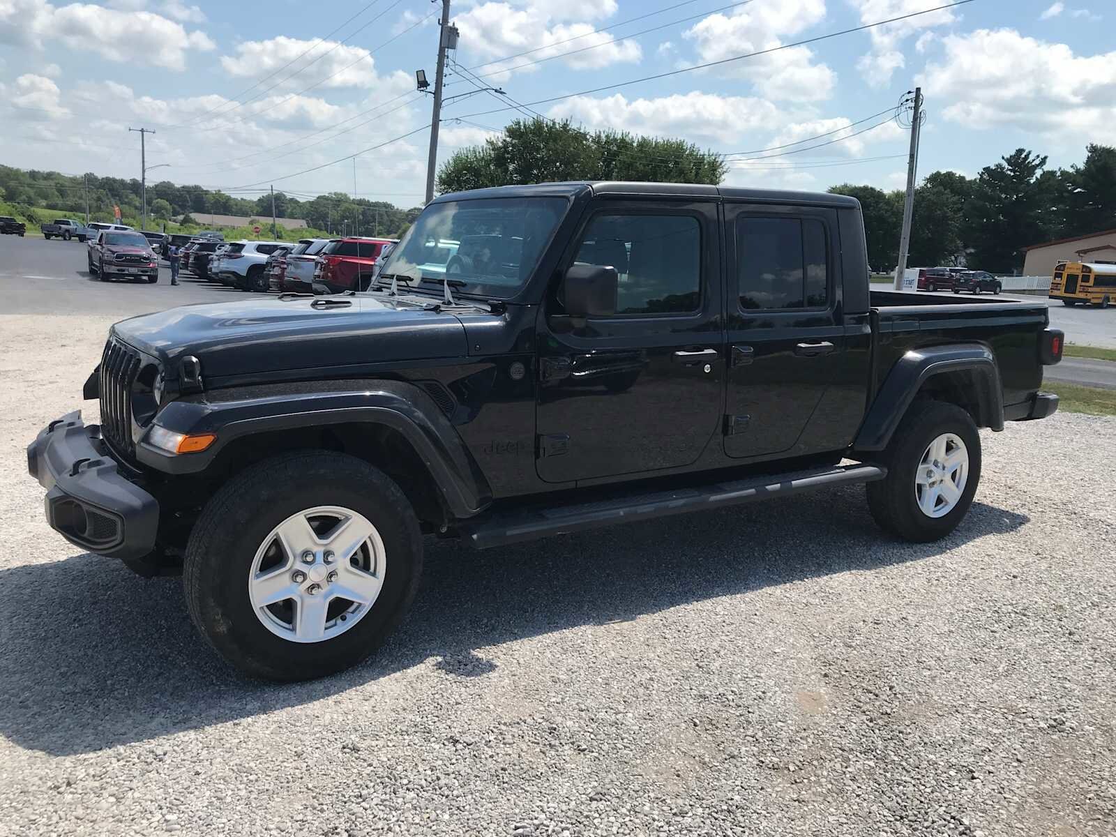 2023 Jeep Gladiator Sport photo 2