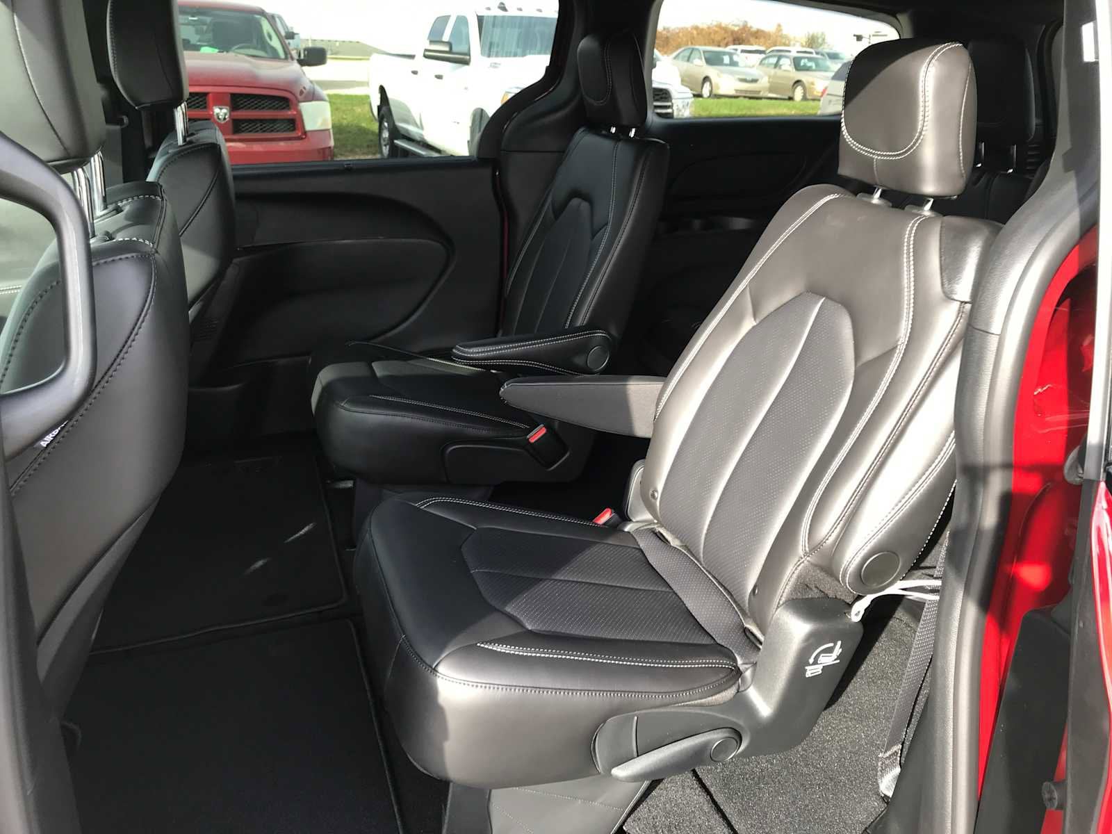 2026 Chrysler Pacifica Select - Photo 26