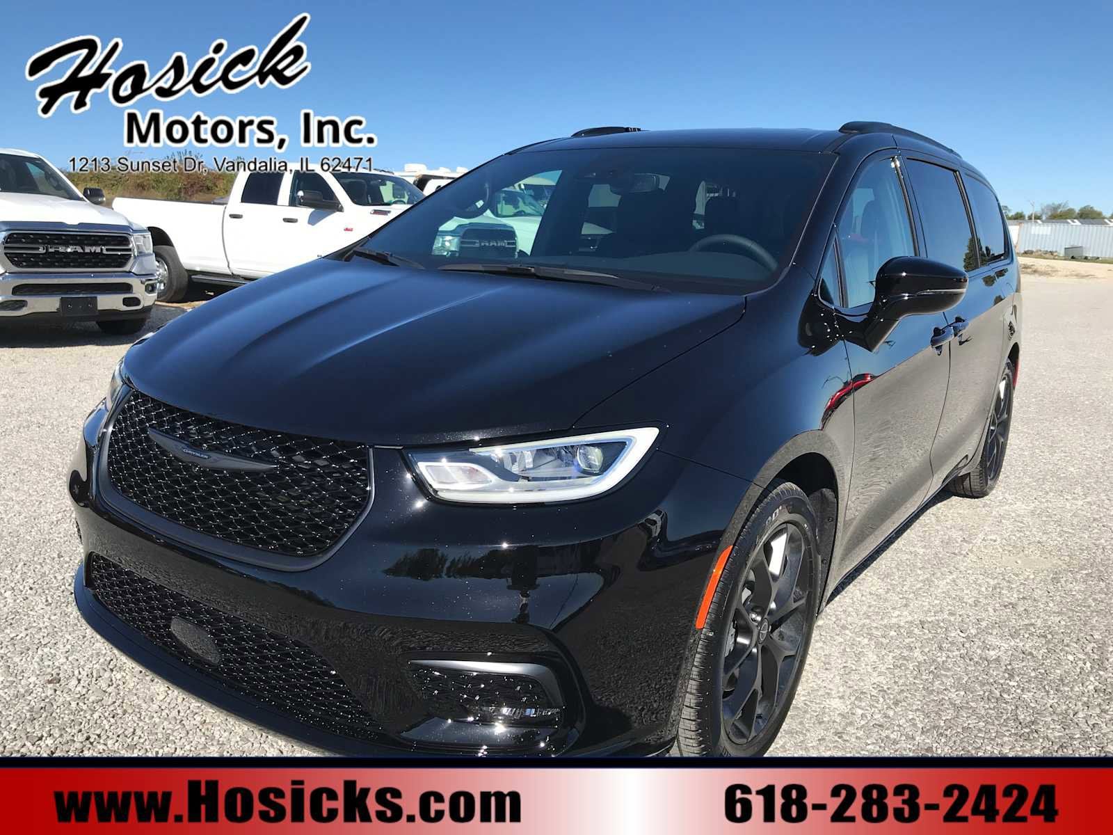2026 Chrysler Pacifica Select's photo