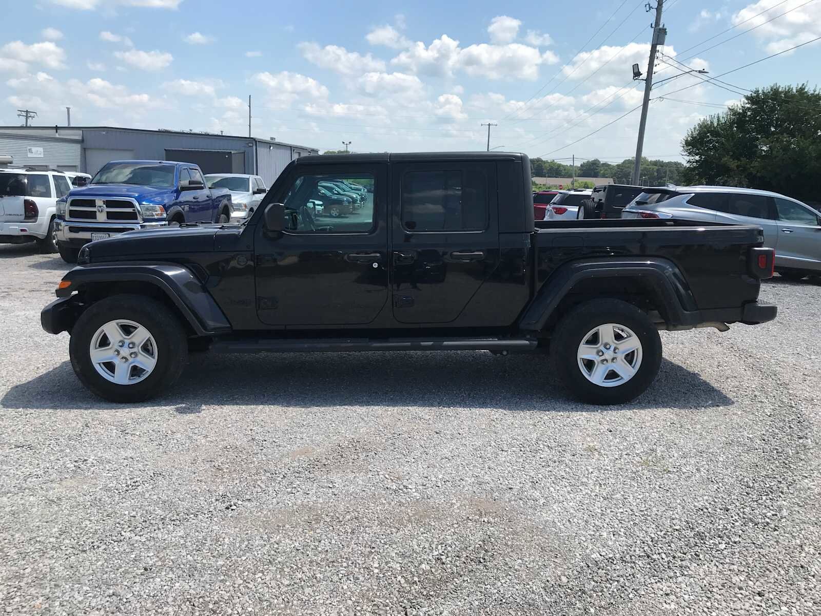 2023 Jeep Gladiator Sport photo 3