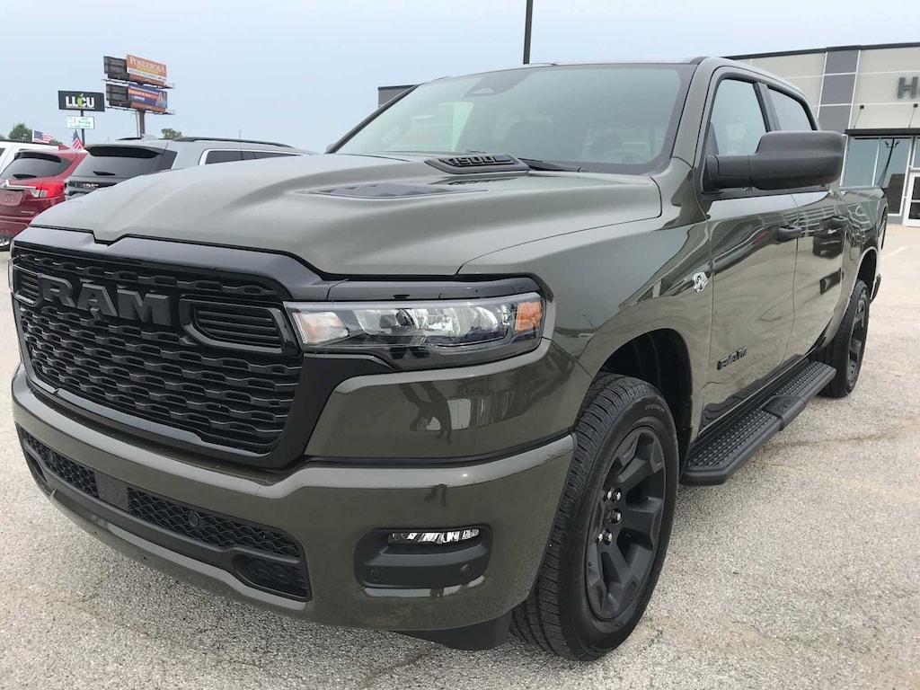New 2026 Ram 1500 EXPRESS CREW CAB 4X4 5'7 BOX Pickup