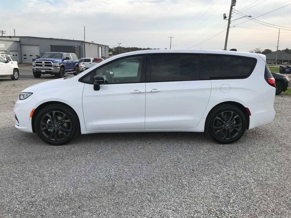 New 2026 Chrysler Pacifica SELECT Passenger Van