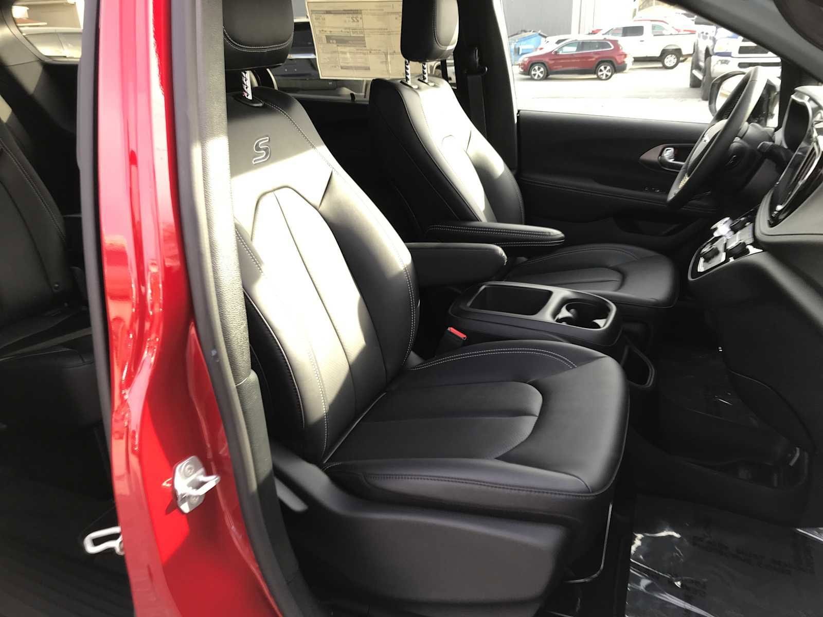 2026 Chrysler Pacifica Select - Photo 33
