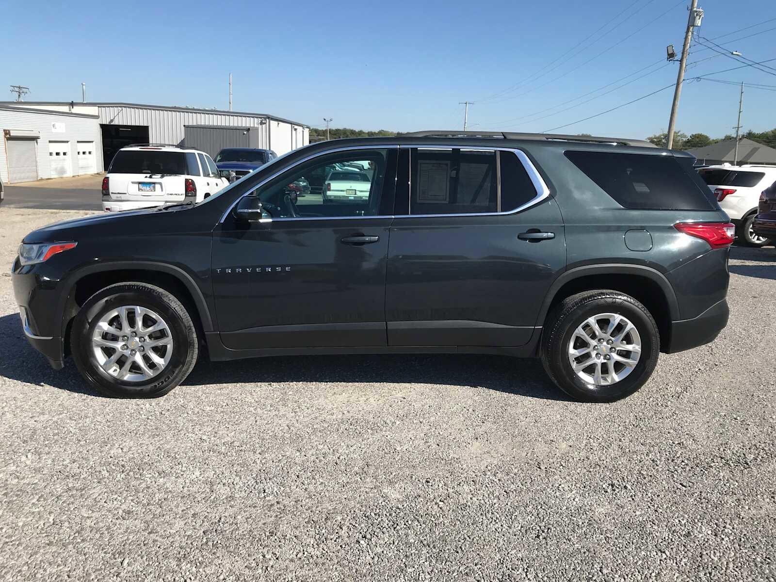 2020 Chevrolet Traverse Cloth 1LT photo 2