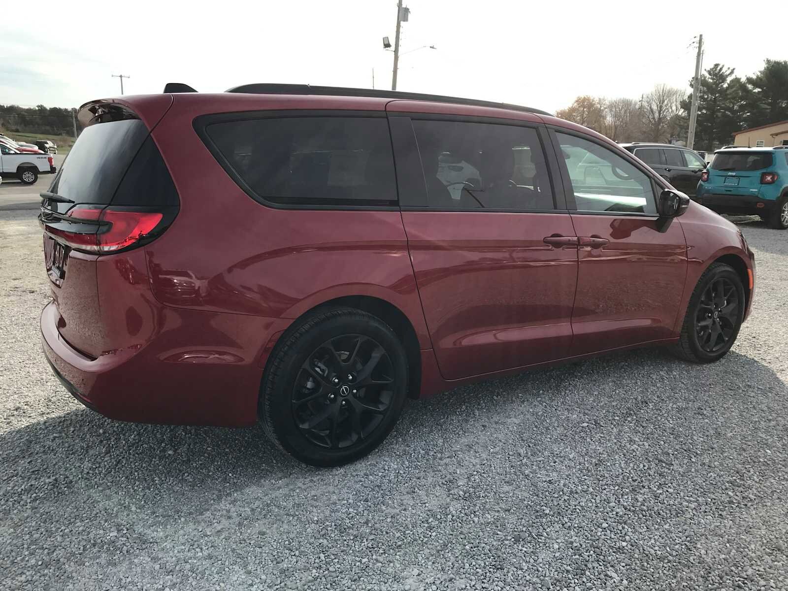 2026 Chrysler Pacifica Select - Photo 7