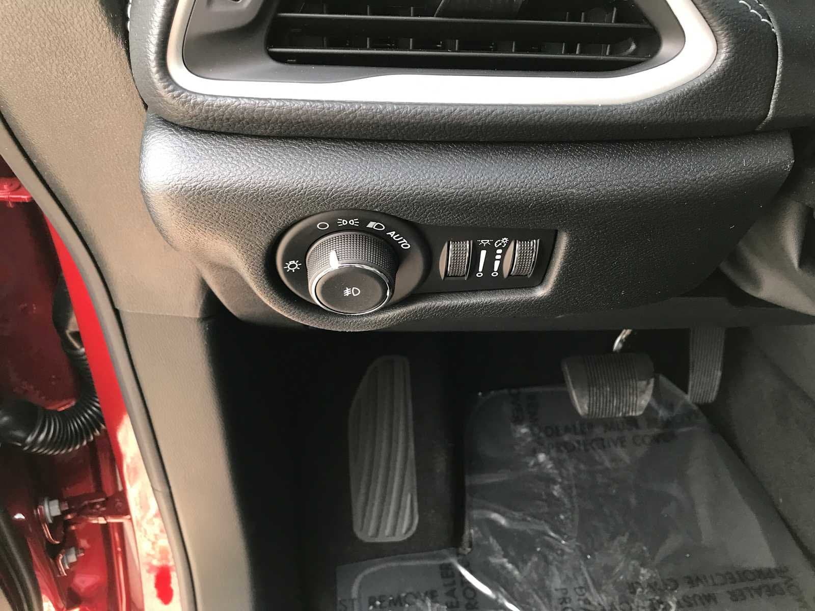 2026 Chrysler Pacifica Select - Photo 15