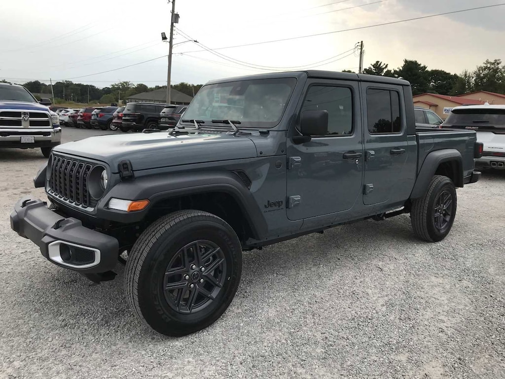 New 2025 Jeep Gladiator SPORT S 4X4 Pickup