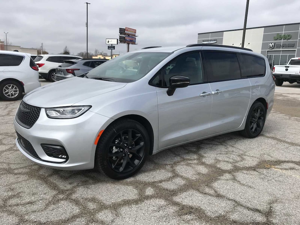 New 2026 Chrysler Pacifica SELECT Passenger Van