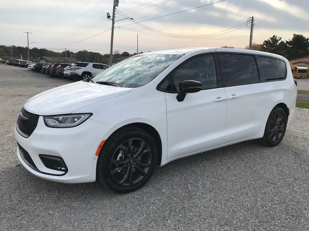 New 2026 Chrysler Pacifica SELECT Passenger Van