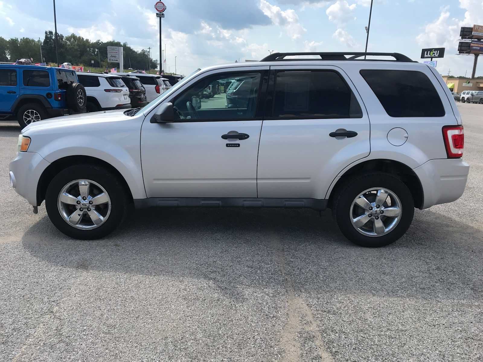 Used 2011 Ford Escape XLT with VIN 1FMCU9DG3BKA21831 for sale in Vandalia, IL