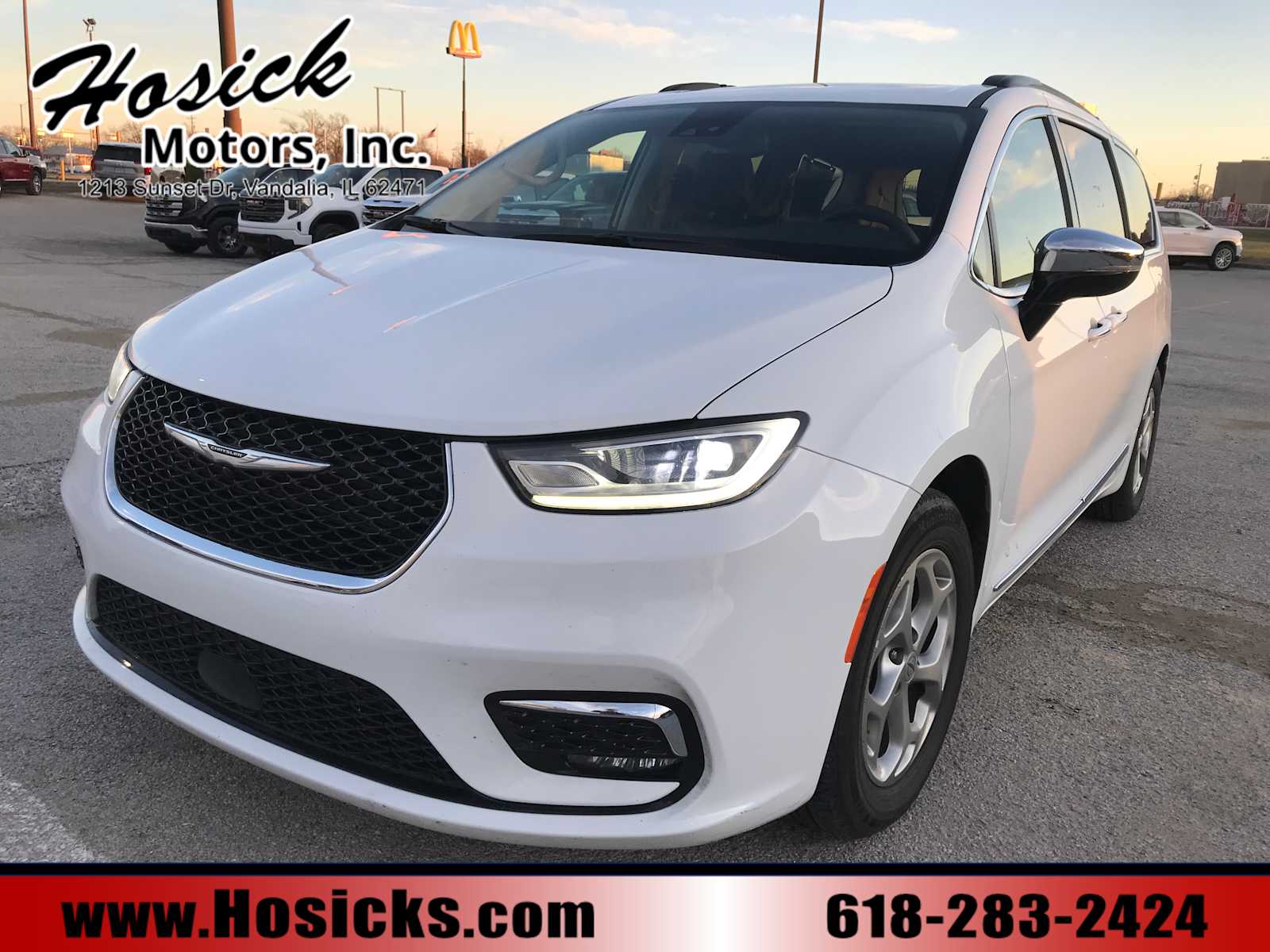 2023 Chrysler Pacifica Limited's photo