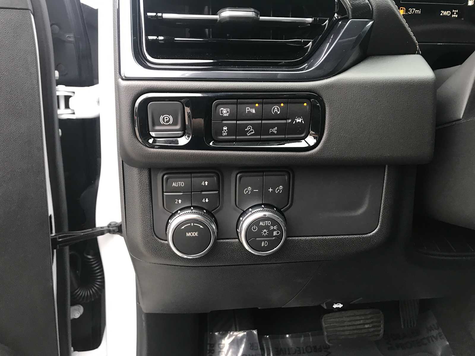 2026 GMC Yukon AT4 - Photo 15