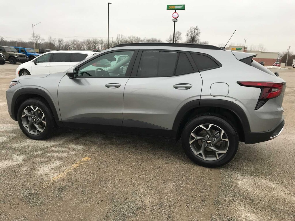 Used 2025 Chevrolet Trax LT SUV